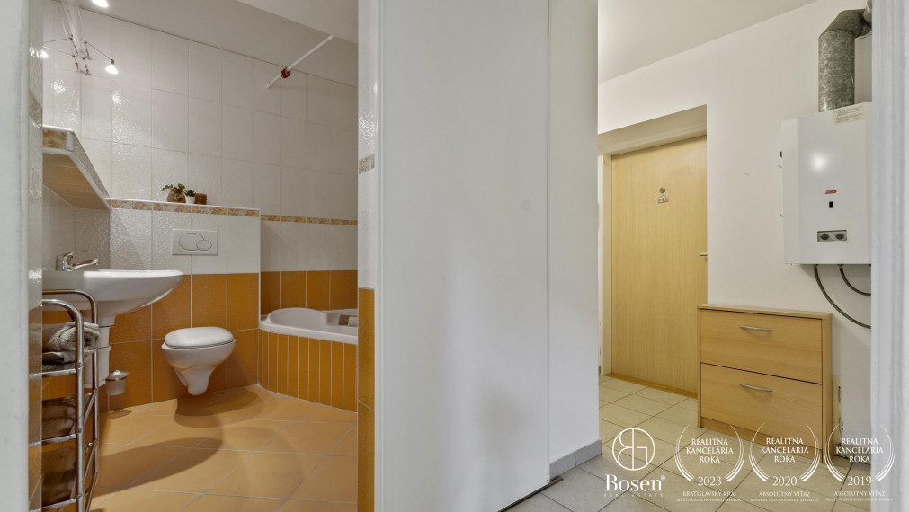 BOSEN | REZERVOVANÝ_Jednoizbový byt v obľúbenom Zehnhause, Staré mesto, Palárikova, 47.72 m2