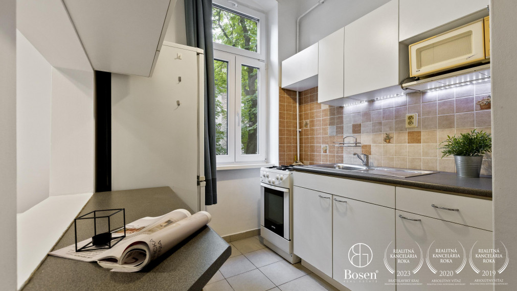 BOSEN | REZERVOVANÝ_Jednoizbový byt v obľúbenom Zehnhause, Staré mesto, Palárikova, 47.72 m2