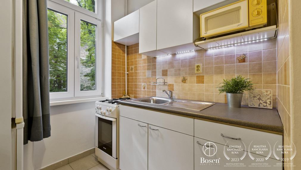 BOSEN | REZERVOVANÝ_Jednoizbový byt v obľúbenom Zehnhause, Staré mesto, Palárikova, 47.72 m2