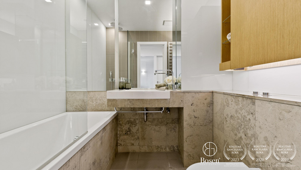 BOSEN | REZERVOVANÉ Priestranný a zariadený 2-izbový byt s loggiou a garážovým státím v Eurovea - Riverside, 75,85m²