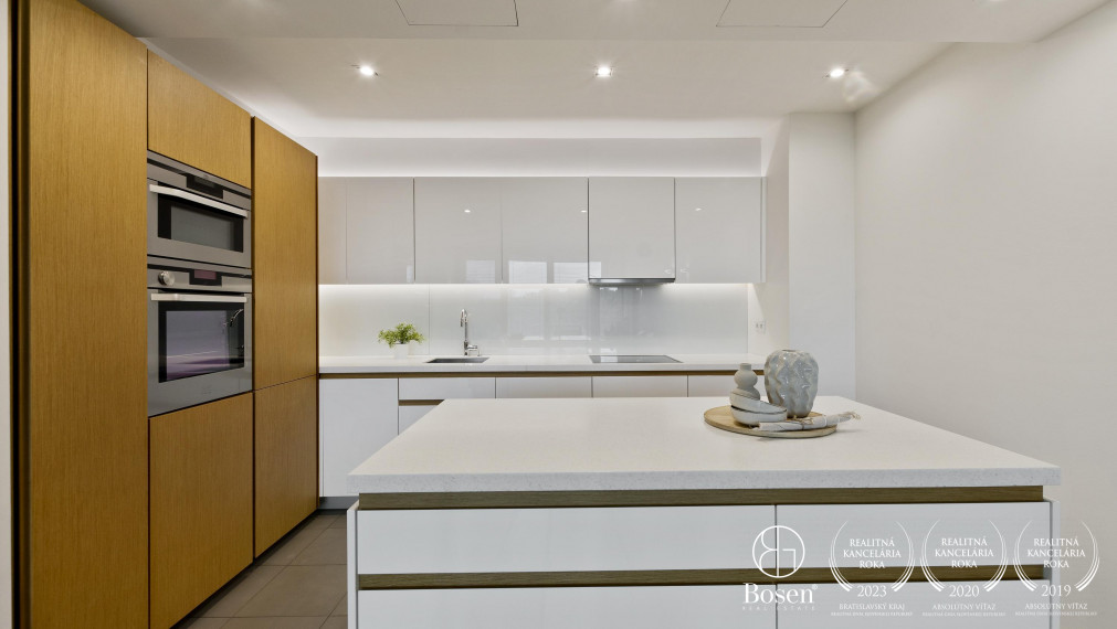 BOSEN | REZERVOVANÉ Priestranný a zariadený 2-izbový byt s loggiou a garážovým státím v Eurovea - Riverside, 75,85m²