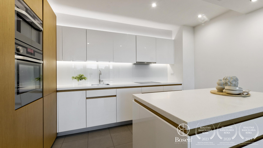 BOSEN | REZERVOVANÉ Priestranný a zariadený 2-izbový byt s loggiou a garážovým státím v Eurovea - Riverside, 75,85m²