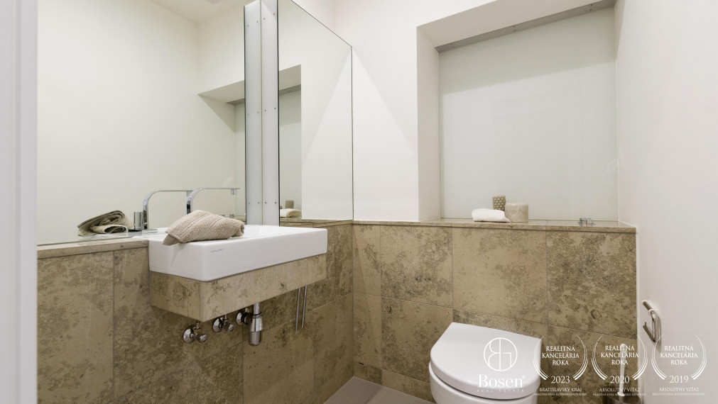 BOSEN | REZERVOVANÉ Priestranný a zariadený 2-izbový byt s loggiou a garážovým státím v Eurovea - Riverside, 75,85m²