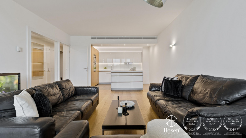 BOSEN | REZERVOVANÉ Priestranný a zariadený 2-izbový byt s loggiou a garážovým státím v Eurovea - Riverside, 75,85m²