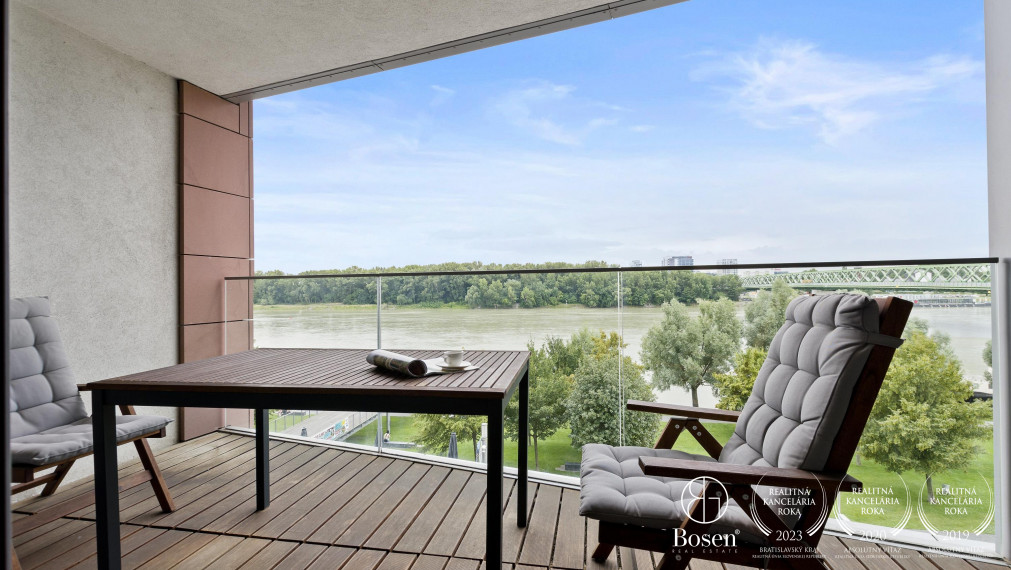 BOSEN | REZERVOVANÉ Priestranný a zariadený 2-izbový byt s loggiou a garážovým státím v Eurovea - Riverside, 75,85m²
