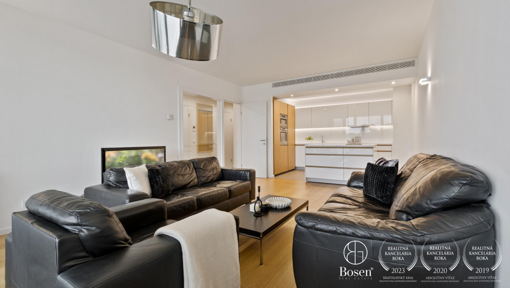 BOSEN | REZERVOVANÉ Priestranný a zariadený 2-izbový byt s loggiou a garážovým státím v Eurovea - Riverside, 75,85m²