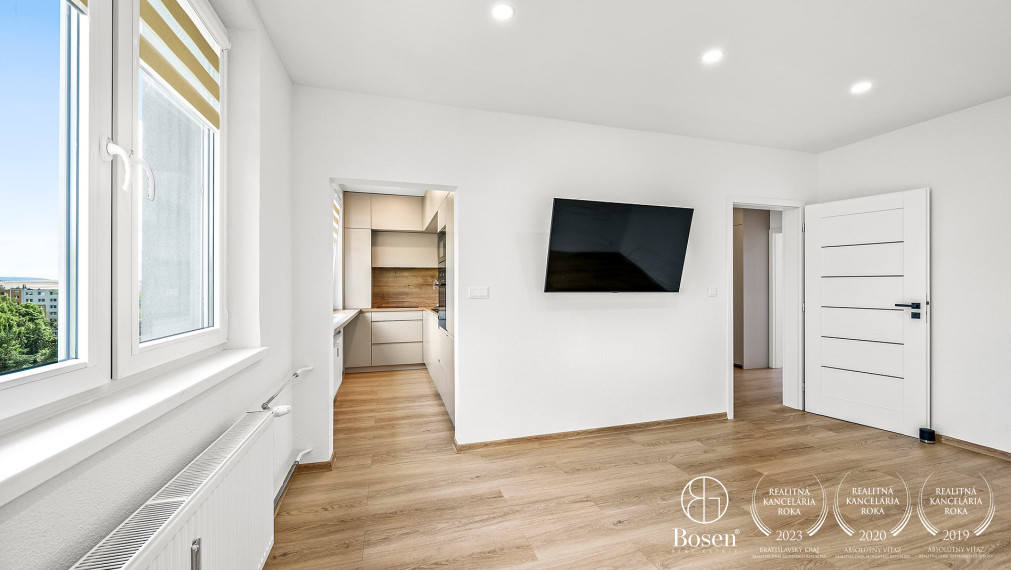 BOSEN |Moderný, zrekonštruovaný 4 izb. byt s 2 balkónmi