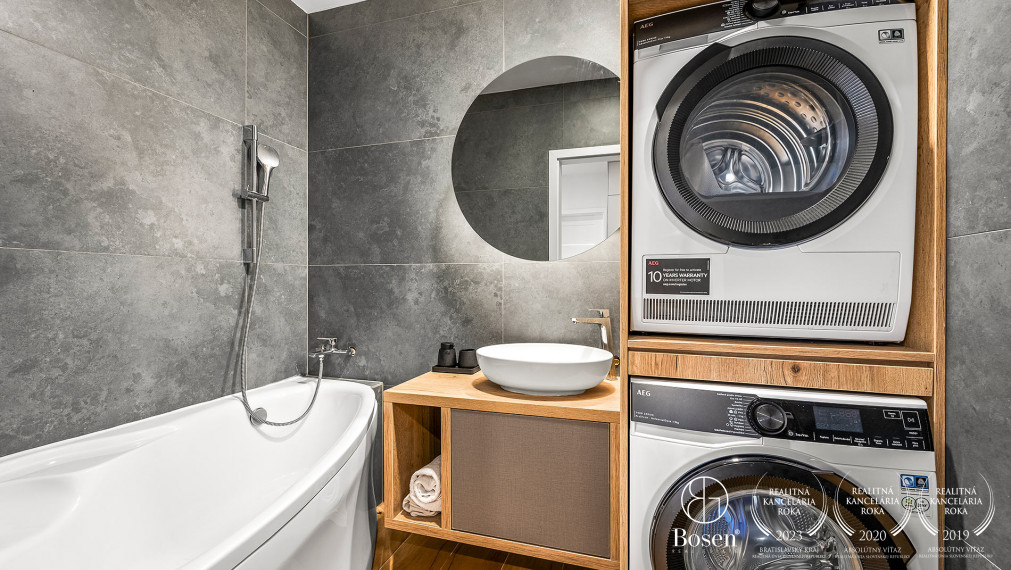 BOSEN |Moderný, zrekonštruovaný 4 izb. byt s 2 balkónmi