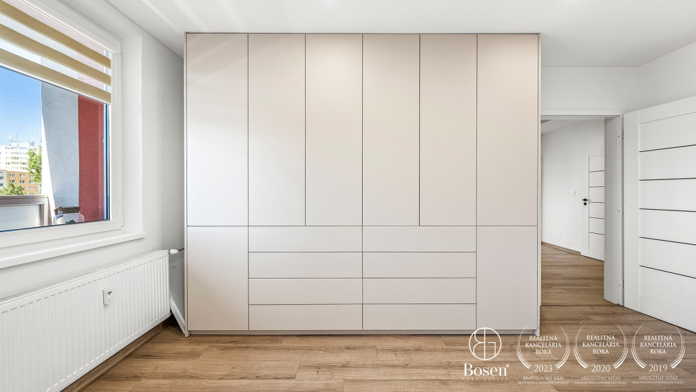 BOSEN |Moderný, zrekonštruovaný 4 izb. byt s 2 balkónmi
