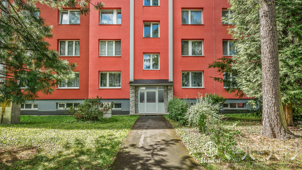 BOSEN |Moderný, zrekonštruovaný 4 izb. byt s 2 balkónmi