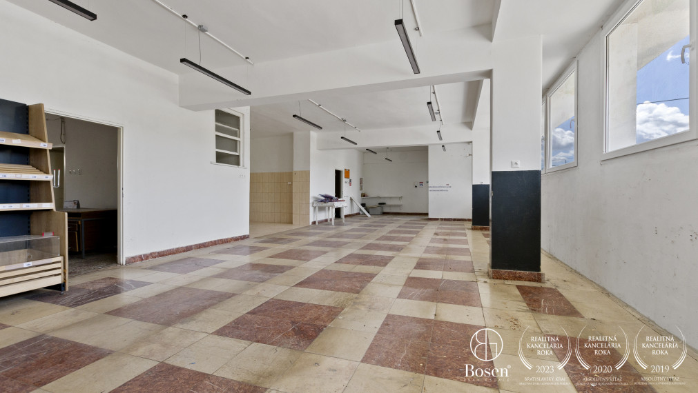 BOSEN | Areál s dvoma budovami a  parkovaním 10km od Trnavy