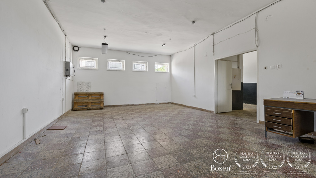 BOSEN | Areál s dvoma budovami a  parkovaním 10km od Trnavy