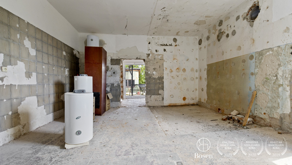 BOSEN | Areál s dvoma budovami a  parkovaním 10km od Trnavy