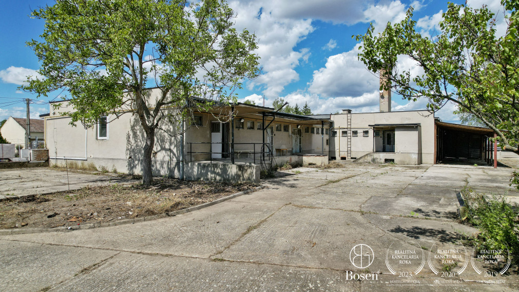 BOSEN | Areál s dvoma budovami a  parkovaním 10km od Trnavy