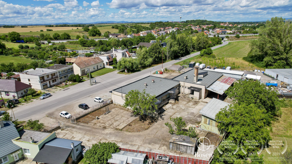 BOSEN | Areál s dvoma budovami a  parkovaním 10km od Trnavy