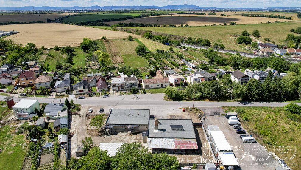 BOSEN | Areál s dvoma budovami a  parkovaním 10km od Trnavy