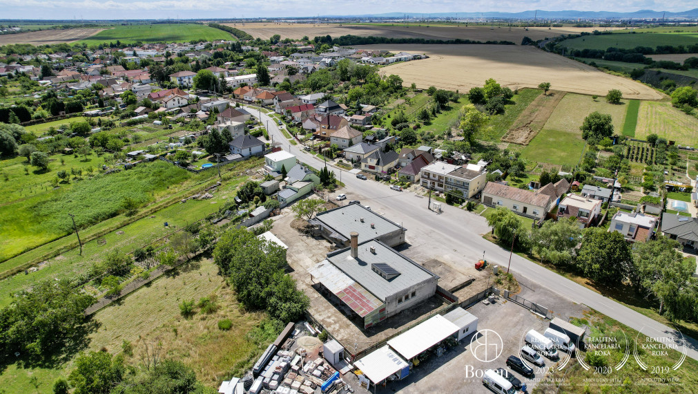 BOSEN | Areál s dvoma budovami a  parkovaním 10km od Trnavy