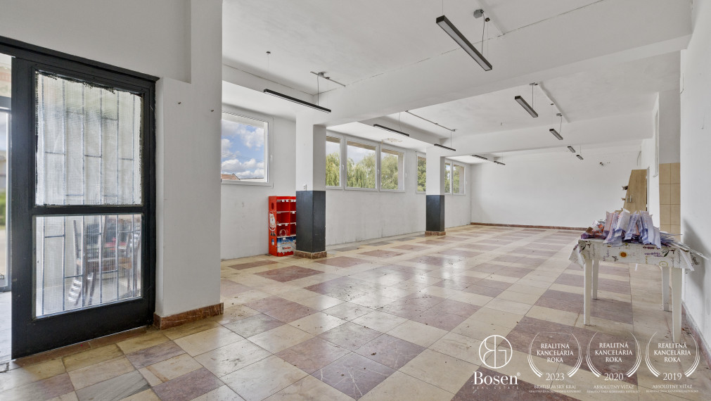 BOSEN | Areál s dvomI budovami a  parkovaním 10km od Trnavy