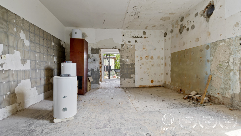 BOSEN | Areál s dvomI budovami a  parkovaním 10km od Trnavy