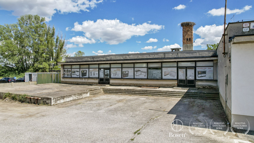 BOSEN | Areál s dvomI budovami a  parkovaním 10km od Trnavy