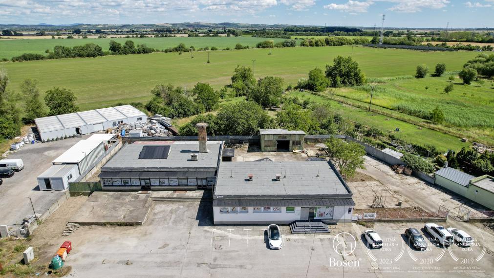 BOSEN | Areál s dvomI budovami a  parkovaním 10km od Trnavy