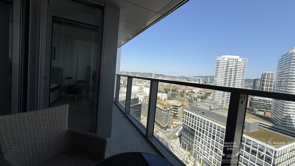 BOSEN | 2 izb.byt s loggiou na 17. poschodí v projekte EUROVEA TOWER, Pribinova, 60 m2