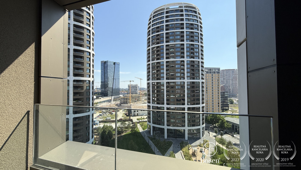 BOSEN | 2 izb.byt s loggiou na 11. poschodí v projekte SKY PARK, Továrenská, 52 m2