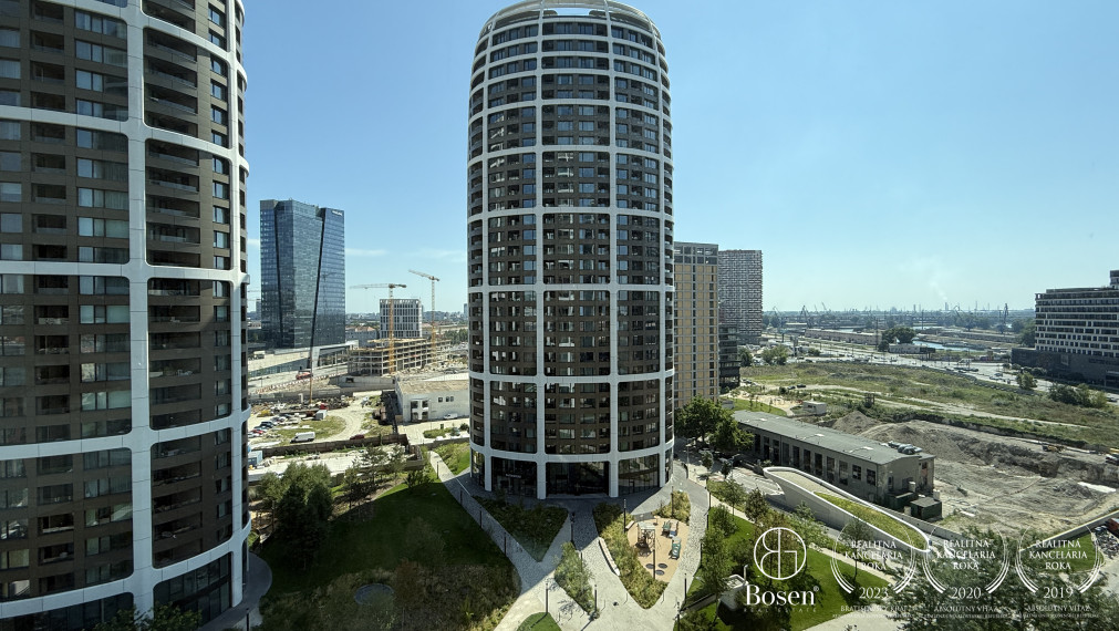 BOSEN | 2 izb.byt s loggiou na 11. poschodí v projekte SKY PARK, Továrenská, 52 m2