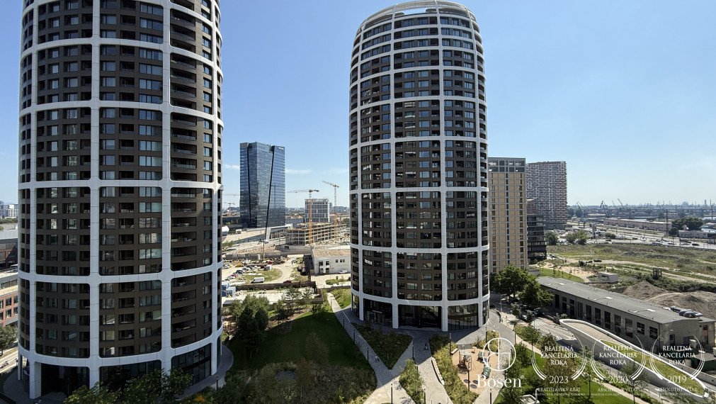 BOSEN | 2 izb.byt s loggiou na 11. poschodí v projekte SKY PARK, Továrenská, 52 m2