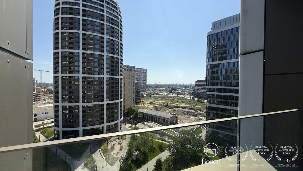 BOSEN | 2 izb.byt s loggiou na 11. poschodí v projekte SKY PARK, Továrenská, 52 m2