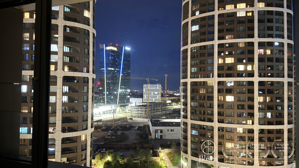 BOSEN | 2 izb.byt s loggiou na 11. poschodí v projekte SKY PARK, Továrenská, 52 m2