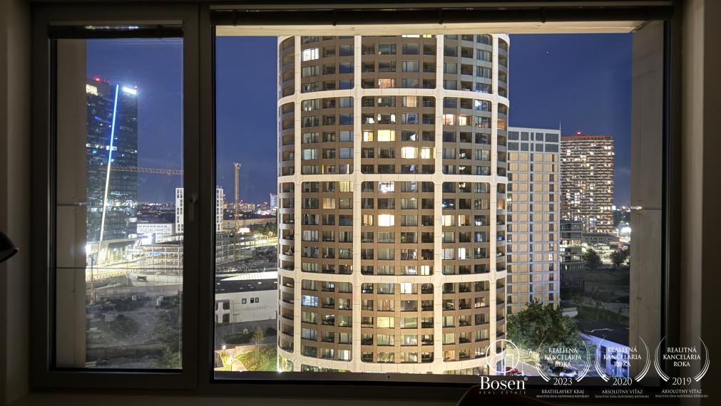 BOSEN | 2 izb.byt s loggiou na 11. poschodí v projekte SKY PARK, Továrenská, 52 m2