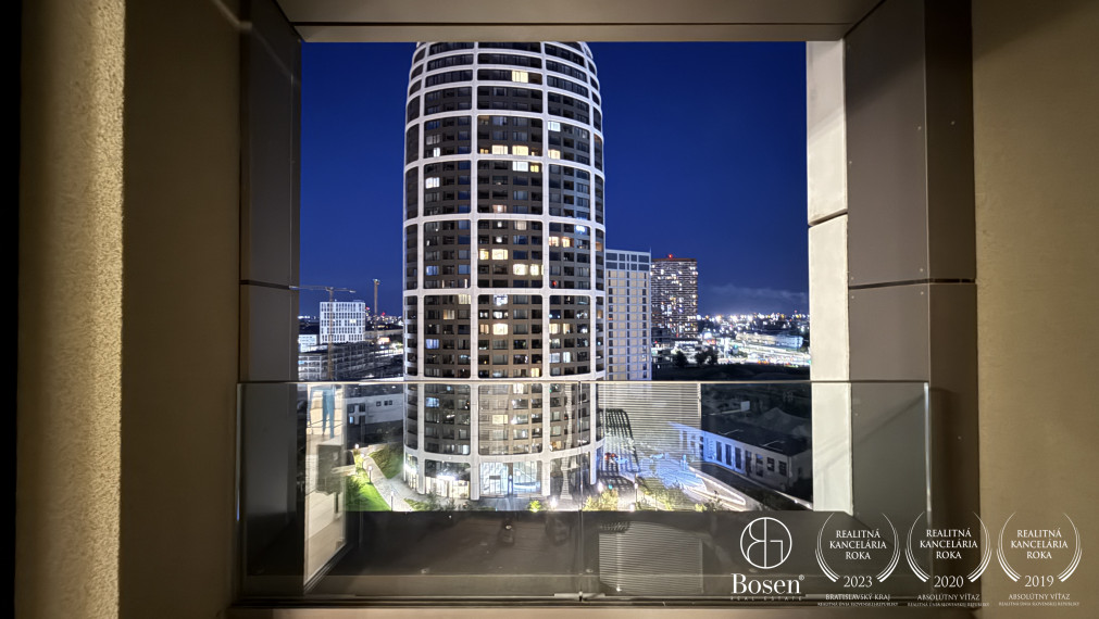 BOSEN | 2 izb.byt s loggiou na 11. poschodí v projekte SKY PARK, Továrenská, 52 m2