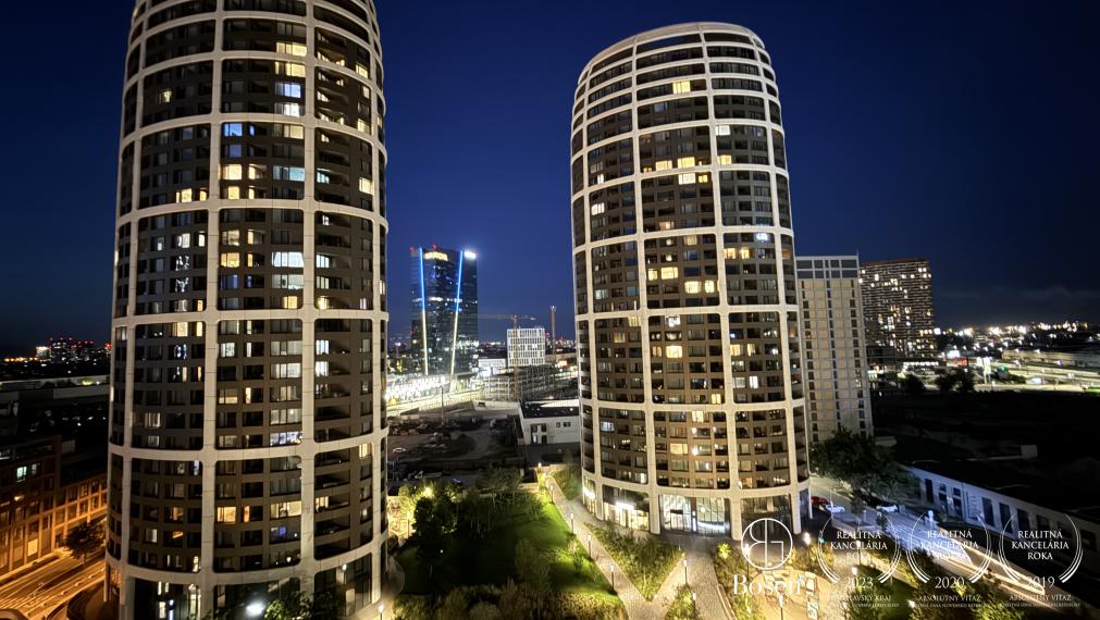 BOSEN | 2 izb.byt s loggiou na 11. poschodí v projekte SKY PARK, Továrenská, 52 m2