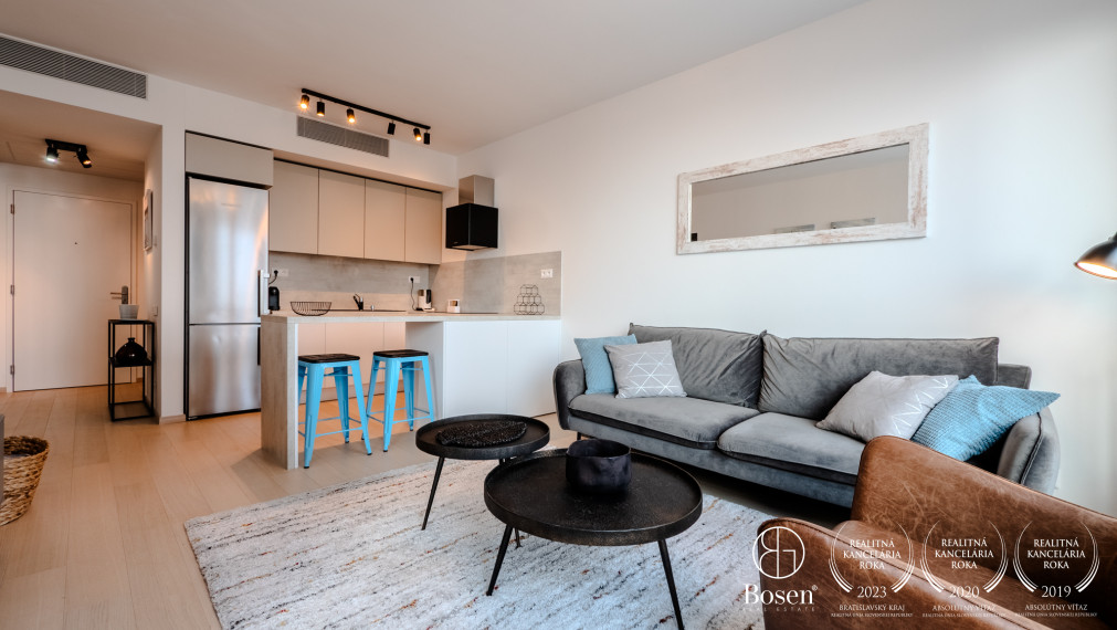 BOSEN | 2 izb.byt s loggiou na 11. poschodí v projekte SKY PARK, Továrenská, 52 m2