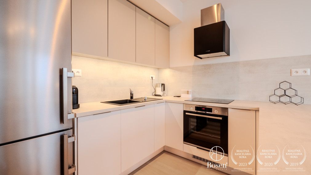 BOSEN | 2 izb.byt s loggiou na 11. poschodí v projekte SKY PARK, Továrenská, 52 m2