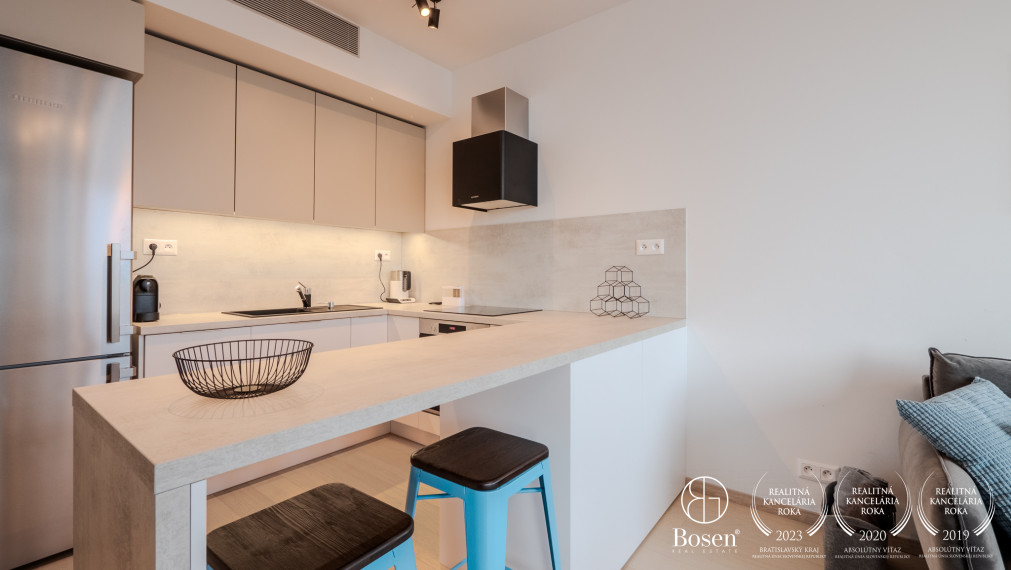 BOSEN | 2 izb.byt s loggiou na 11. poschodí v projekte SKY PARK, Továrenská, 52 m2