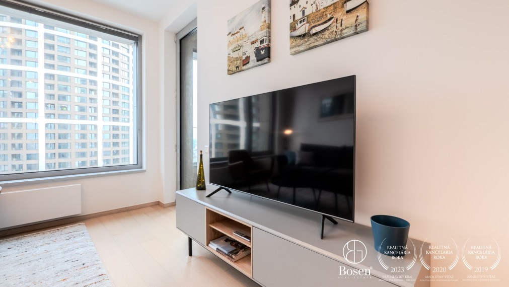 BOSEN | 2 izb.byt s loggiou na 11. poschodí v projekte SKY PARK, Továrenská, 52 m2