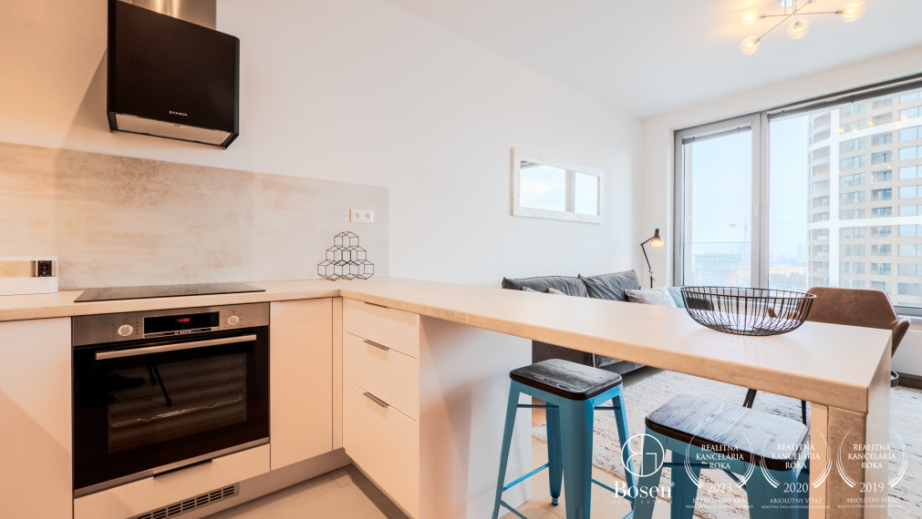 BOSEN | 2 izb.byt s loggiou na 11. poschodí v projekte SKY PARK, Továrenská, 52 m2