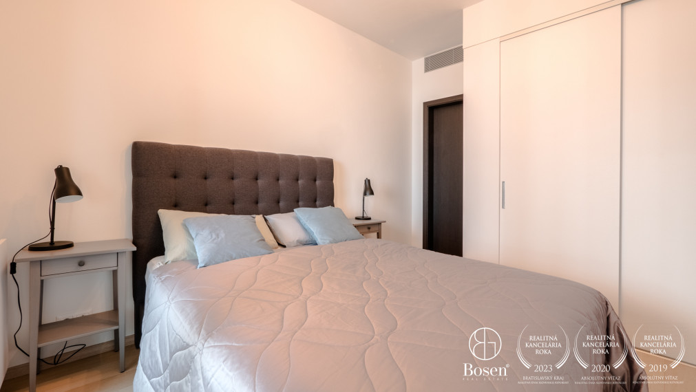 BOSEN | 2 izb.byt s loggiou na 11. poschodí v projekte SKY PARK, Továrenská, 52 m2