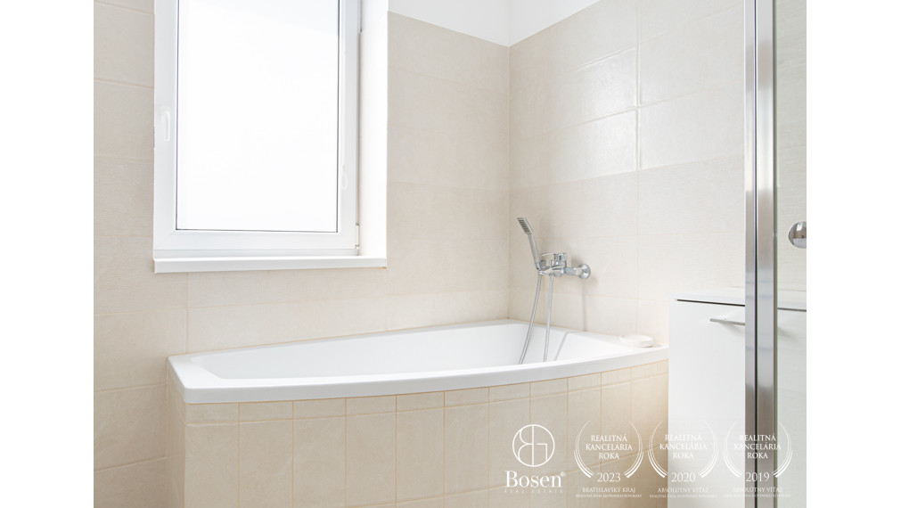 BOSEN | Priestranný 3-izbový byt v Tomašíkove – s výhľadom na prírodu a súkromím ako v dome