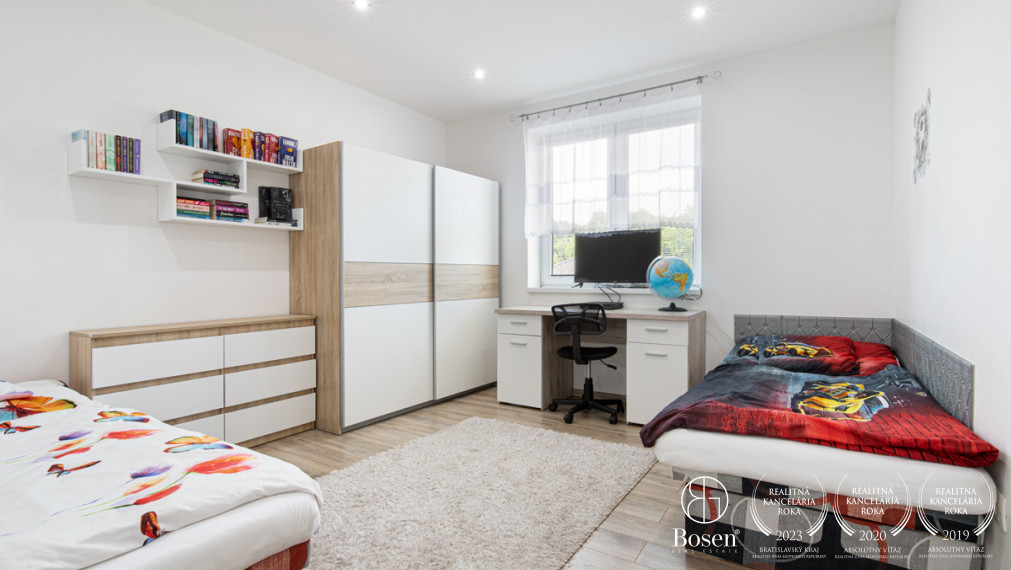 BOSEN | Priestranný 3-izbový byt v Tomašíkove – s výhľadom na prírodu a súkromím ako v dome