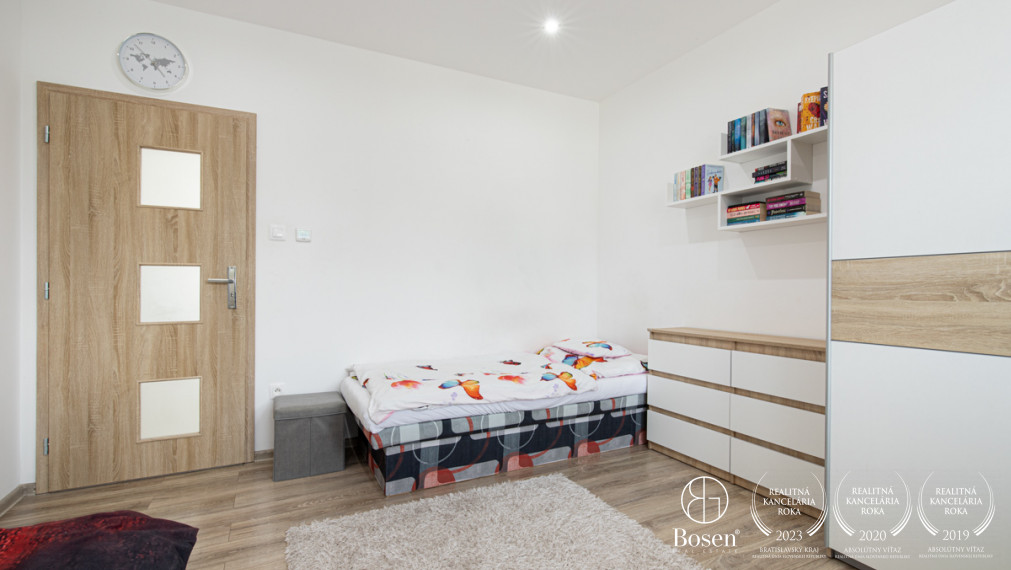 BOSEN | Priestranný 3-izbový byt v Tomašíkove – s výhľadom na prírodu a súkromím ako v dome