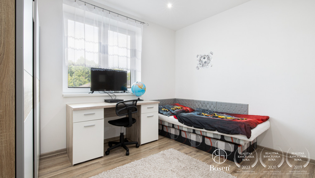 BOSEN | Priestranný 3-izbový byt v Tomašíkove – s výhľadom na prírodu a súkromím ako v dome