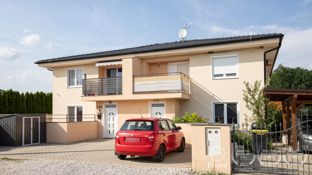 BOSEN | Priestranný 3-izbový byt v Tomašíkove – s výhľadom na prírodu a súkromím ako v dome