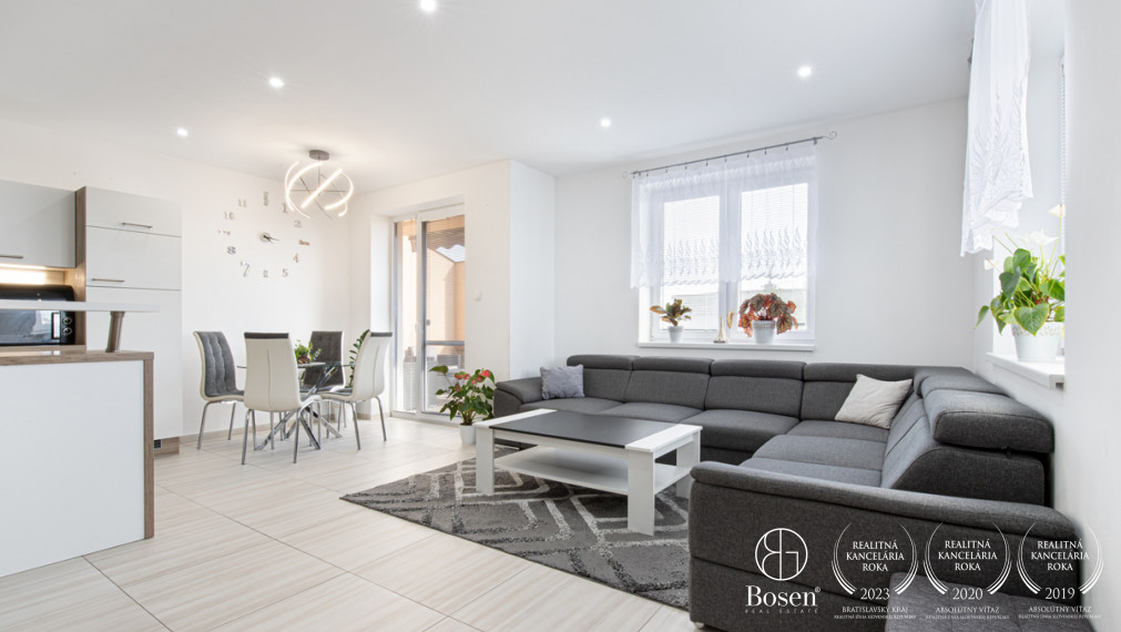 BOSEN | Priestranný 3-izbový byt v Tomašíkove – s výhľadom na prírodu a súkromím ako v dome