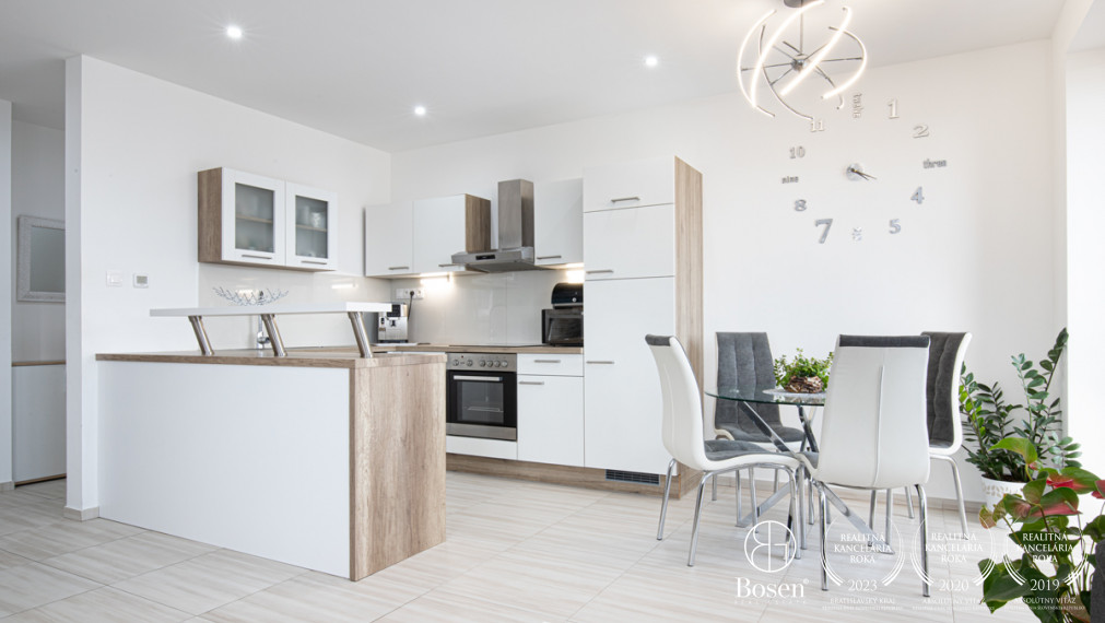 BOSEN | Priestranný 3-izbový byt v Tomašíkove – s výhľadom na prírodu a súkromím ako v dome