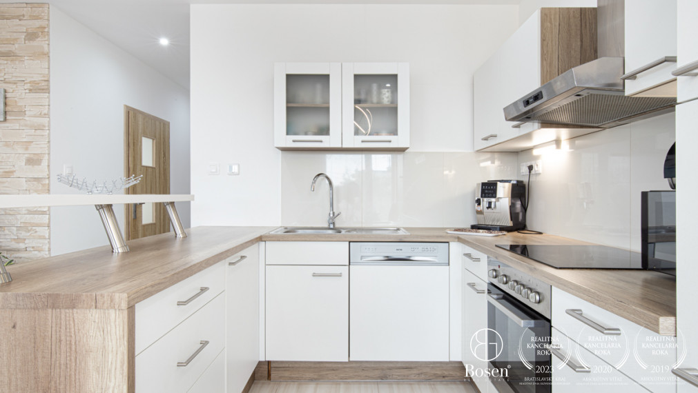 BOSEN | Priestranný 3-izbový byt v Tomašíkove – s výhľadom na prírodu a súkromím ako v dome