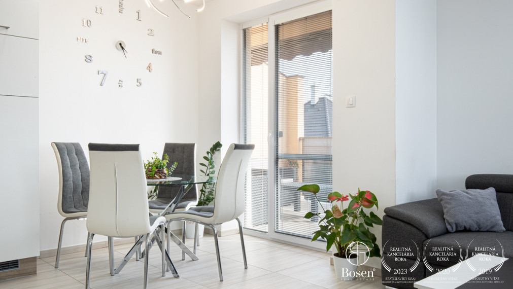 BOSEN | Priestranný 3-izbový byt v Tomašíkove – s výhľadom na prírodu a súkromím ako v dome