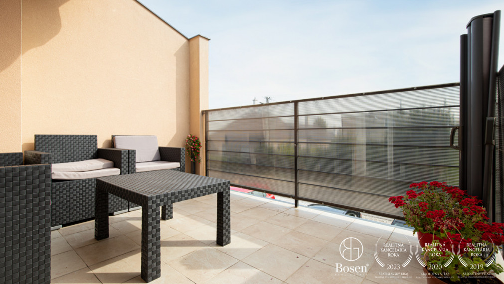 BOSEN | Priestranný 3-izbový byt v Tomašíkove – s výhľadom na prírodu a súkromím ako v dome